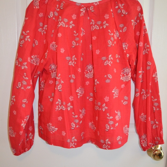 Red and White Floral Keyhole Neck Top - Picture 3 of 3